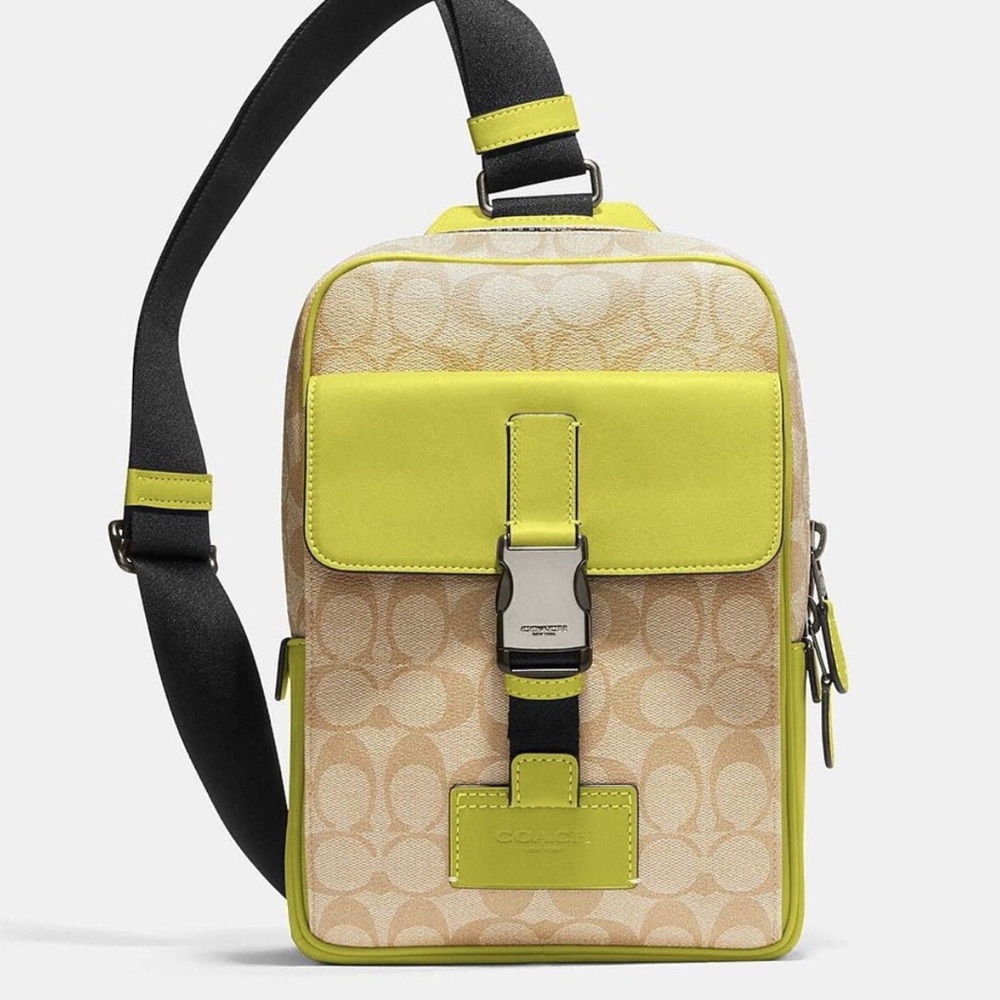 Coach Track Pack in Signature Canvas